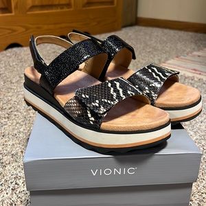 Vionic Brielle Black/Brown size 8